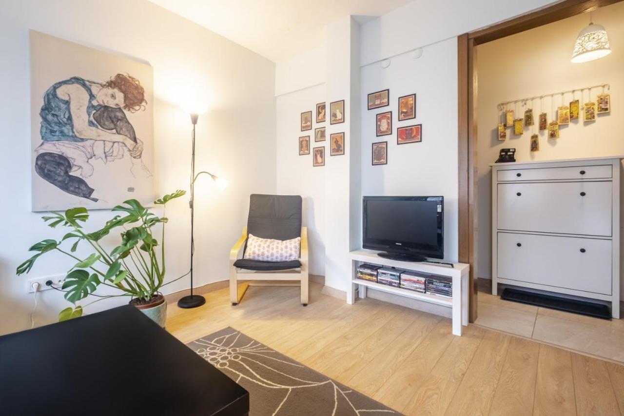 Flat With Balcony Near Bull Statue In Kadikoy Apartamento Estambul Exterior foto
