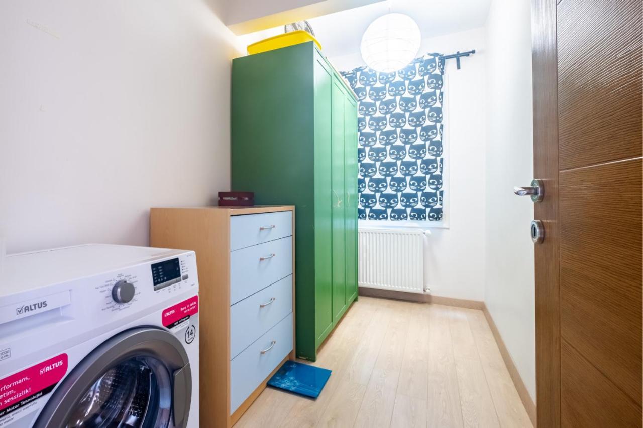 Flat With Balcony Near Bull Statue In Kadikoy Apartamento Estambul Exterior foto