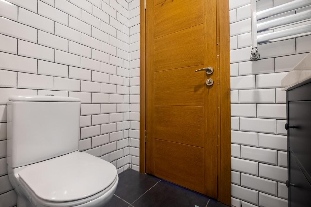 Flat With Balcony Near Bull Statue In Kadikoy Apartamento Estambul Exterior foto